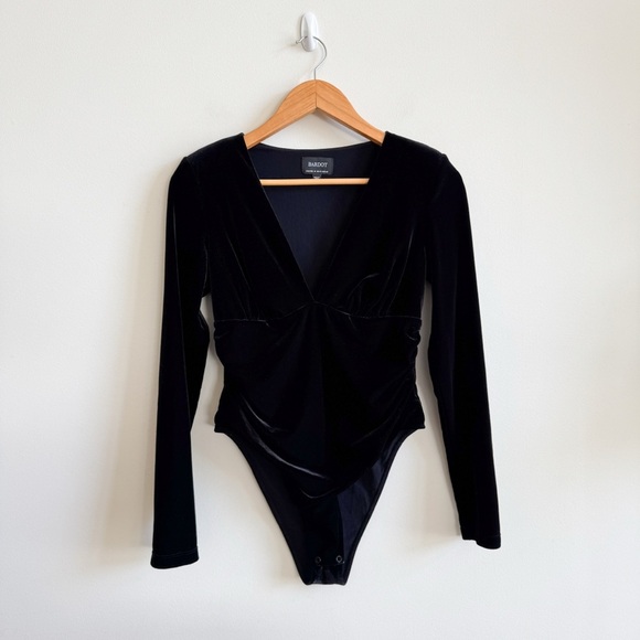 BARDOT • Lorena Velvet Bodysuit in Black - Picture 2 of 12